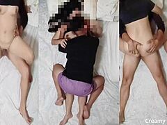 成熟的菲律宾女孩在这个视频中享受狂野的性爱。